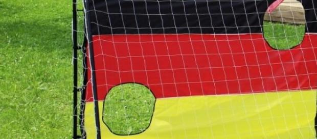 64 Mannschaften nehmen am DFB Pokal 2015/16 teil 64 Mannschaften nehmen am DFB Pokal 2015/16 teil