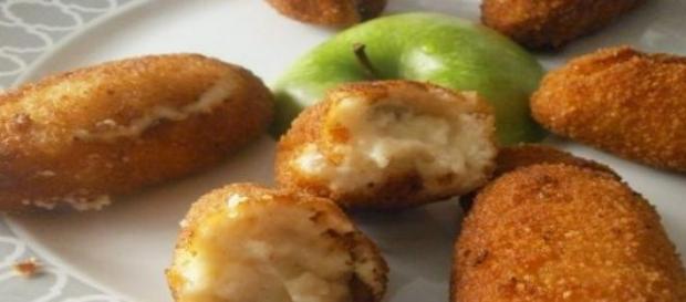 Deliciosas croquetas elaboradas con manzana Deliciosas croquetas elaboradas con manzana