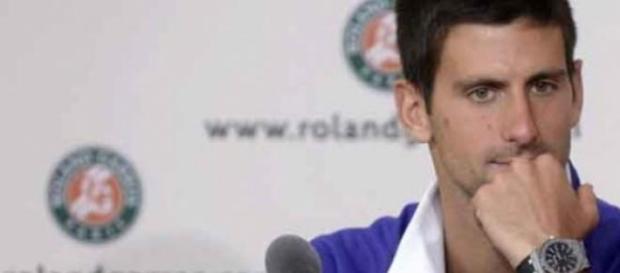 Djokovic no encuentra la vuelta en Roland Garros Djokovic no encuentra la vuelta en Roland Garros