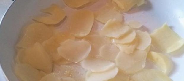 Il contorno di patate con limone Il contorno di patate con limone