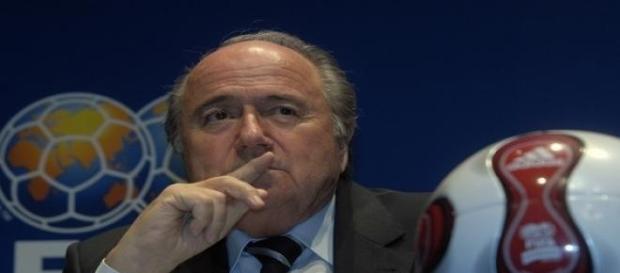 Joseph Blatter parece querer acallar el escándalo Joseph Blatter parece querer acallar el escándalo