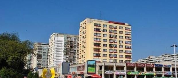 Pitesti, furt, complex, tanara, haine, sacou Pitesti, furt, complex, tanara, haine, sacou