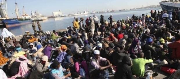 Plus de 100 000 migrants sont arrivés en Europe. Plus de 100 000 migrants sont arrivés en Europe.