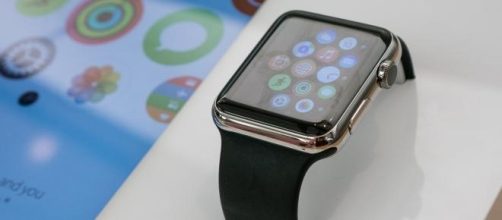 Apple Watch prezzo e dilemma whatsapp