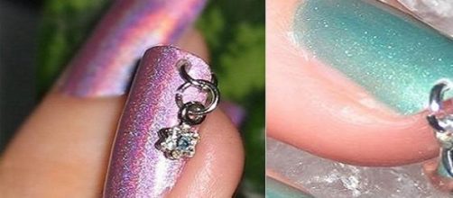 Nail art con piercing per una manicure chic-glam