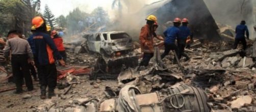 Un'immagine del disastro aereo avvenuta a Medan