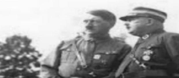 Hitler y Röhm, líderes nazis en los años 30s Hitler y Röhm, líderes nazis en los años 30s