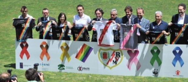 La presentación de las camisetas RVM Oficial La presentación de las camisetas RVM Oficial