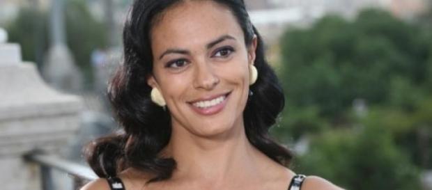 Maria Grazia Cucinotta in un film Maria Grazia Cucinotta in un film