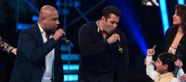 Salman Khan and Sonakshi Sinha on Indian Idol Salman Khan and Sonakshi Sinha on Indian Idol