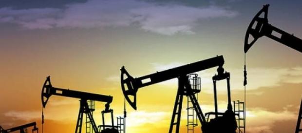 Sector petrolero, una pieza del desarrollismo. Sector petrolero, una pieza del desarrollismo.