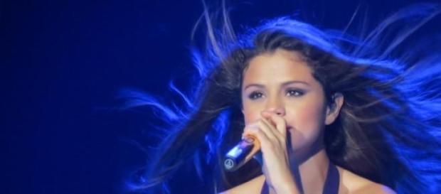 Selena Gomez - bei einem Auftritt 2013 Selena Gomez - bei einem Auftritt 2013