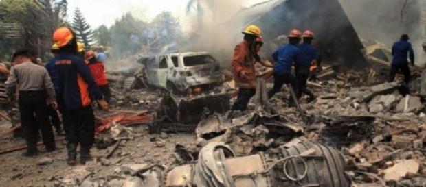 Un'immagine del disastro aereo avvenuta a Medan Un'immagine del disastro aereo avvenuta a Medan