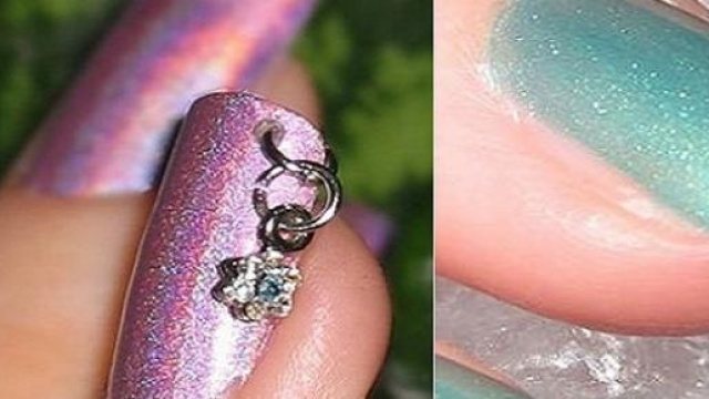 Nail art con piercing per una manicure chic-glam