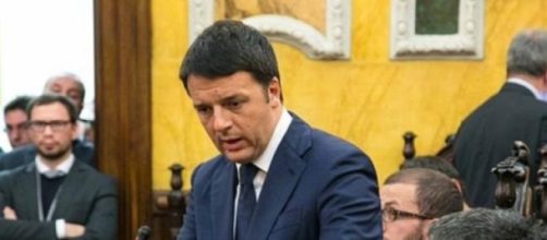 Il premier Matteo Renzi nel corso di una riunione