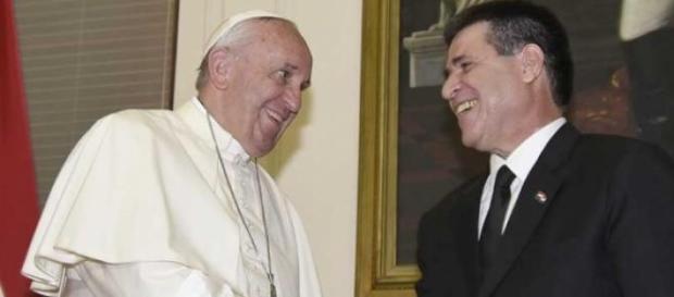 Papa Bergoglio, faticosa visita in Paraguay Papa Bergoglio, faticosa visita in Paraguay