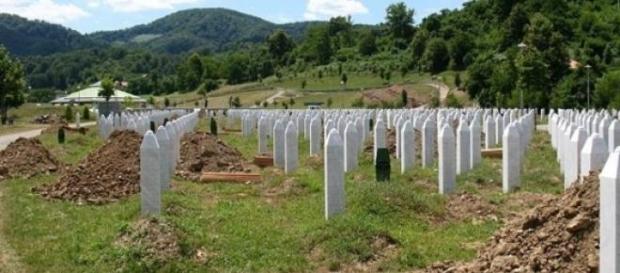 Srebrenica: il memoriale di Potocari. Srebrenica: il memoriale di Potocari.