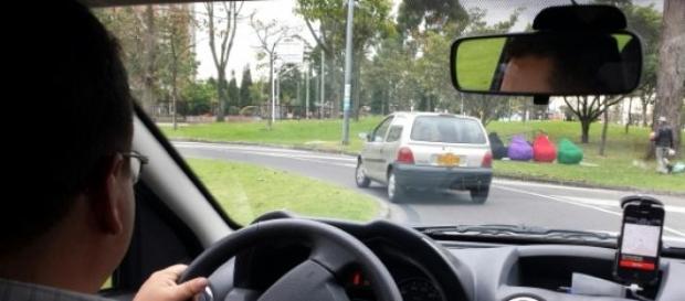 Um motorista da Uber ameaçou de morte uma cliente Um motorista da Uber ameaçou de morte uma cliente