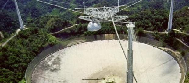 Radiotelescopio del observatorio de Arecibo Radiotelescopio del observatorio de Arecibo