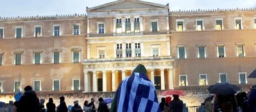 manifestanti in piazza ad Atene