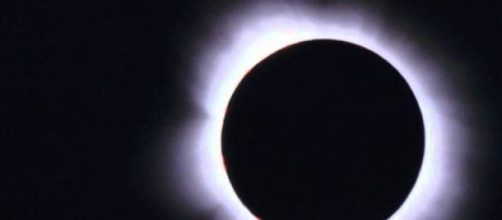 Una ordinaria eclissi di sole