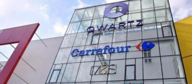Facciata del centro commerciale Qwartz di Parigi. Facciata del centro commerciale Qwartz di Parigi.