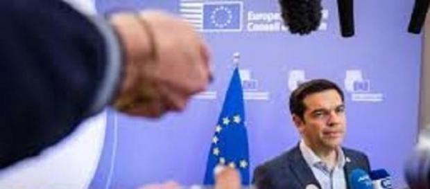 Tsipras ancora teso dopo l'accordo salva Grecia Tsipras ancora teso dopo l'accordo salva Grecia