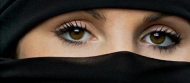 Burka, tradycyjny ubiór muzułmanek Burka, tradycyjny ubiór muzułmanek