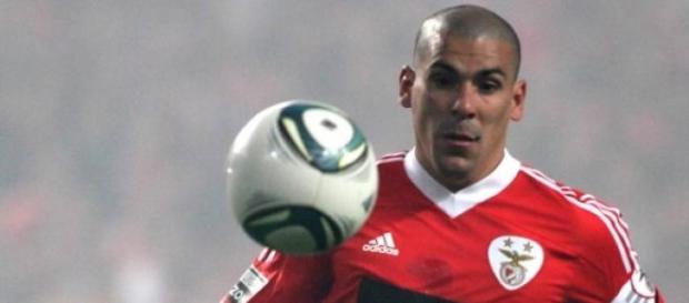 Maxi Pereira deixa o Benfica ao fim de 8 anos Maxi Pereira deixa o Benfica ao fim de 8 anos