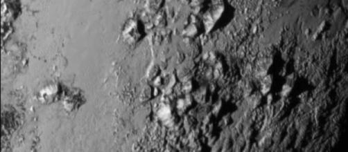 Le montagne di Plutone mostrate in dettaglio