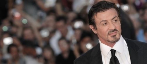 Sylvester Stallone, nei panni di Rambo, sfida Isis