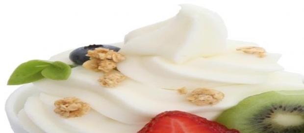 Sformato di yogurt alla pesca fragola-ananas Sformato di yogurt alla pesca fragola-ananas