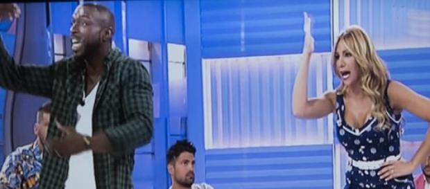 Steisy pone a Dosel contra las cuerdas Steisy pone a Dosel contra las cuerdas