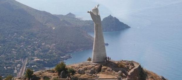La statua del Cristo a Maratea La statua del Cristo a Maratea