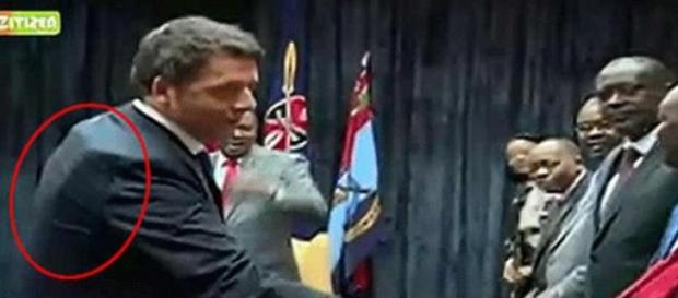 Nairobi News: il giubbotto antiproiettile di Renzi Nairobi News: il giubbotto antiproiettile di Renzi