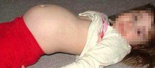 O fetita a nascut fara sa stie ca era insarcinata O fetita a nascut fara sa stie ca era insarcinata
