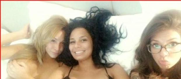 Steisy, Anais y Paola juntas para ver una pelicula Steisy, Anais y Paola juntas para ver una pelicula
