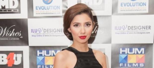 Mahira Khan at London premire of Bin Roye. Mahira Khan at London premire of Bin Roye.
