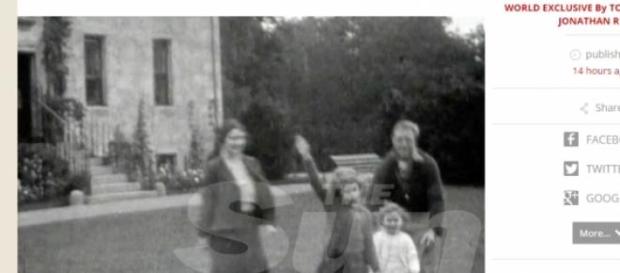 Saluto nazista Regina Elisabetta, le foto Saluto nazista Regina Elisabetta, le foto