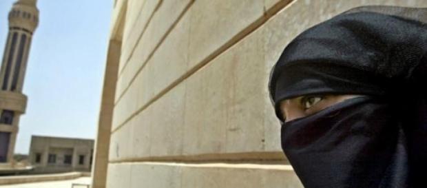 Le donne dei jihadisti violentate e torturate Le donne dei jihadisti violentate e torturate