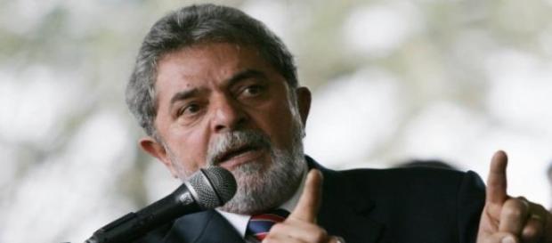 Lula pede suspensão de inquérito no MP Lula pede suspensão de inquérito no MP