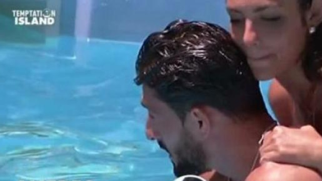 La reazione di Alessia al comportamento di Amedeo.