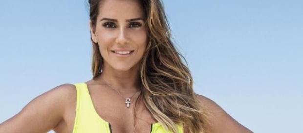 Deborah Secco, emagreceu restringindo alimentos. Deborah Secco, emagreceu restringindo alimentos.