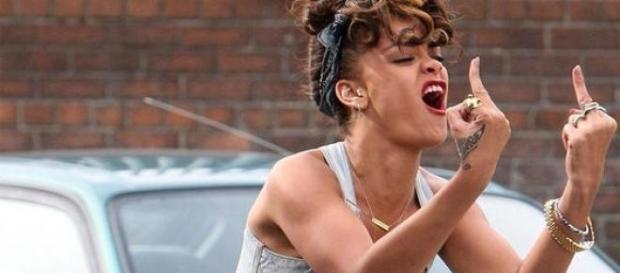 Rihanna est célèbre pour son attitude provocatrice Rihanna est célèbre pour son attitude provocatrice