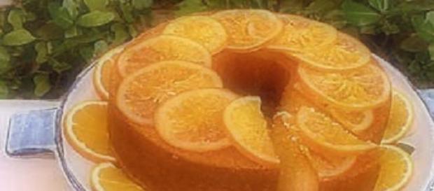 torta al gusto di arancia. torta al gusto di arancia.