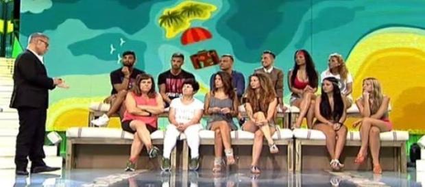 Aspirantes en el plató de 'Pasaporte a la isla' Aspirantes en el plató de 'Pasaporte a la isla'