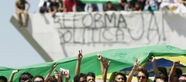 Jovens pedem pela Reforma Política em Brasília Jovens pedem pela Reforma Política em Brasília