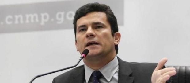 Juiz Sergio Moro condena envolvidos na Lava Jato Juiz Sergio Moro condena envolvidos na Lava Jato