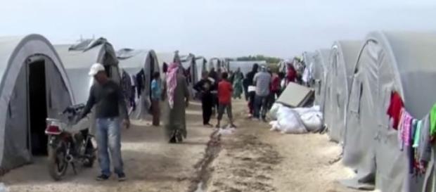 Tabără de refugiaţi kurzi din Suruc - Turcia Tabără de refugiaţi kurzi din Suruc - Turcia