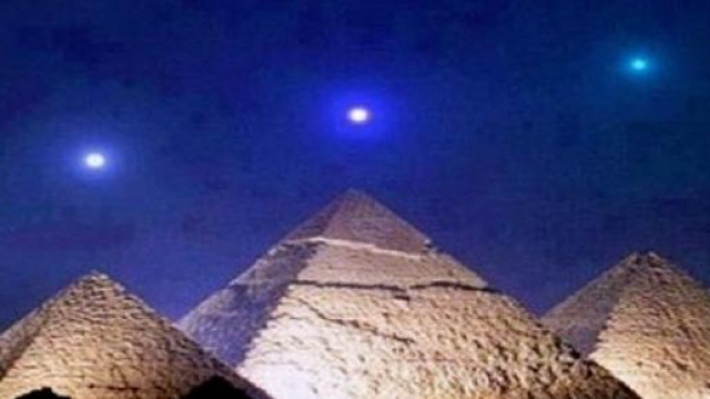 Piramidi d'Egitto e cintura d'Orione